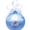 Boule de verre bleu « Mon Premier Noël » à personnaliser. Motif petits pieds