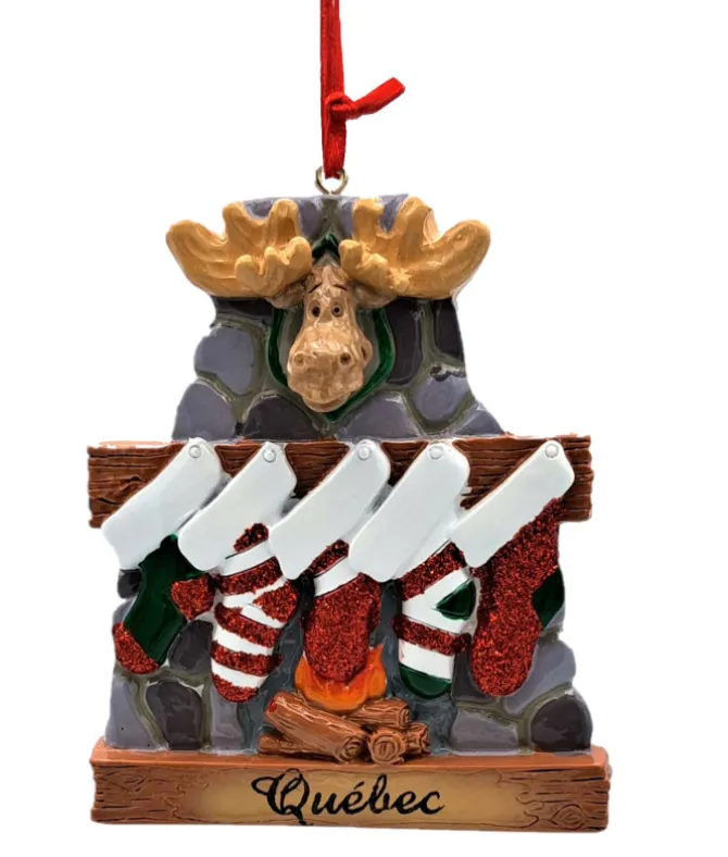 Ornement, cheminée avec tête d'orignal et bas de Noël