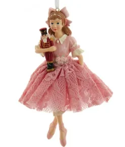 Ornement Clara avec souliers roses