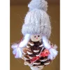 Ornement gnome sur pomme de pin