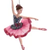 Ornement, majestueuse ballerine rose, dansant sur un pied