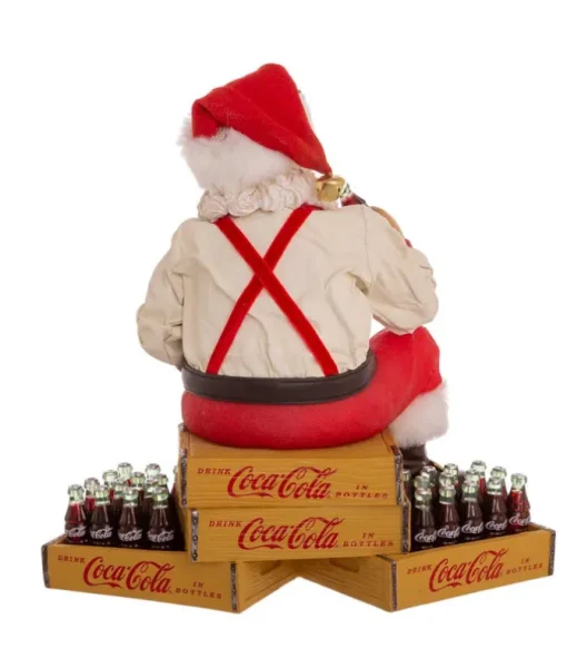 Père Noël Coca-Cola® Fabriché™ de 9 po assis sur des caisses